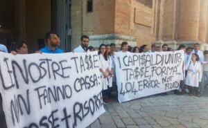 La protesta dei giovani medici. In Italia sono retribuiti con borse di studio: «Tanti doveri e pochi diritti»